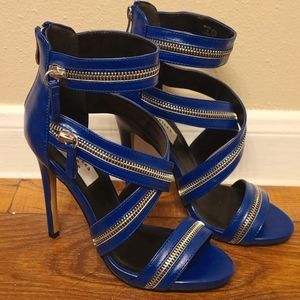 HOT! Edgy Chelsea & Zoe Navy Pumps with silver zipper detail.